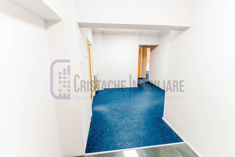Natiunile Unite, la 10 min. de metrou, apartament cu 4 camere, nemobilat,