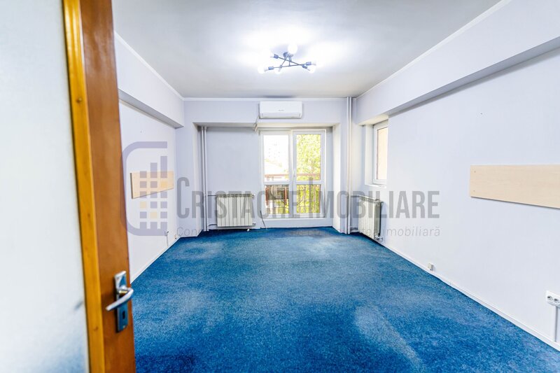 Natiunile Unite, la 10 min. de metrou, apartament cu 4 camere, nemobilat,