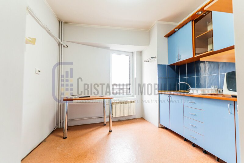 Natiunile Unite, la 10 min. de metrou, apartament cu 4 camere, nemobilat,