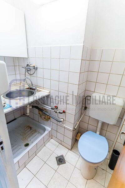 Natiunile Unite, la 10 min. de metrou, apartament cu 4 camere, nemobilat,